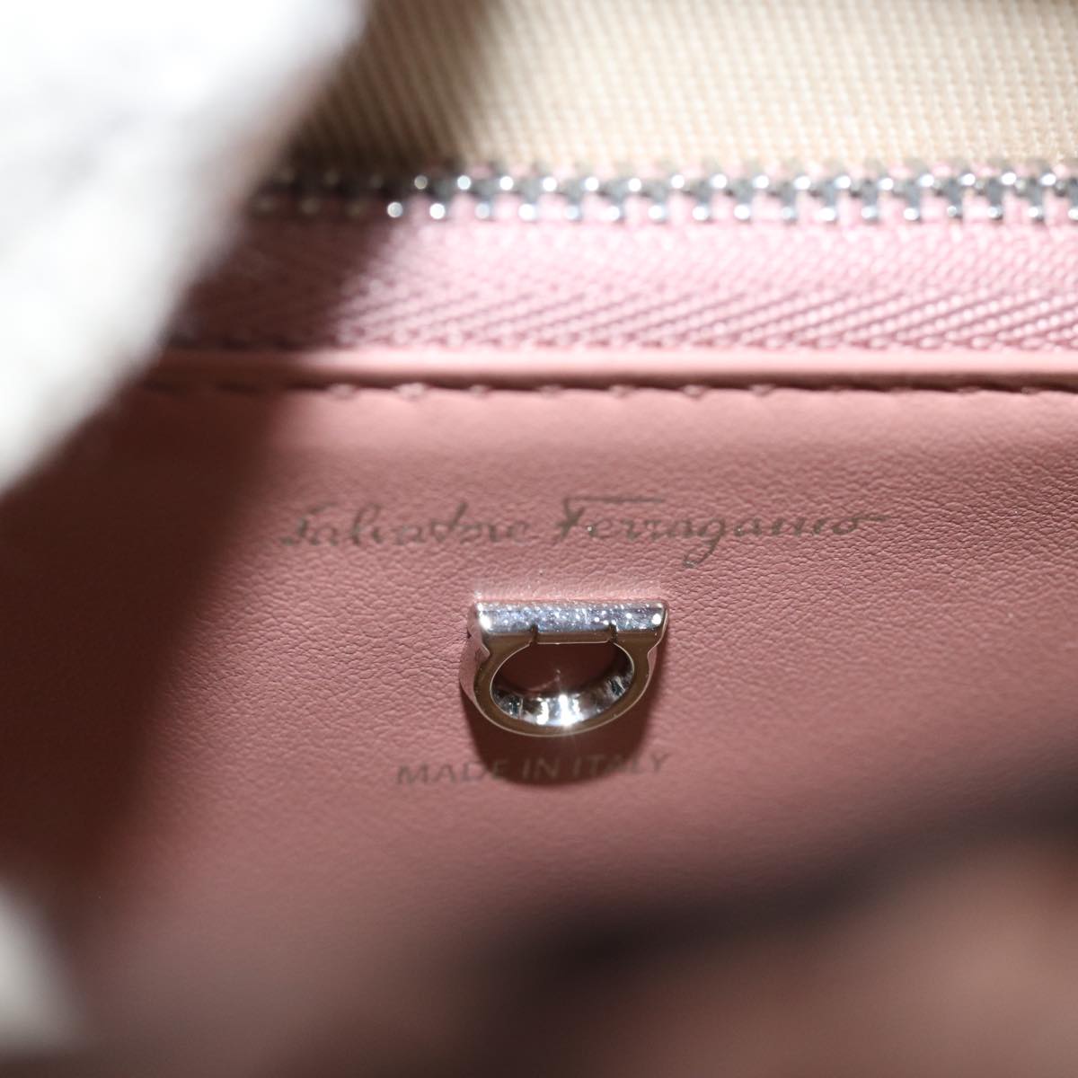 Salvatore Ferragamo Gancini Shoulder Bag Leather Pink Auth 84233AV