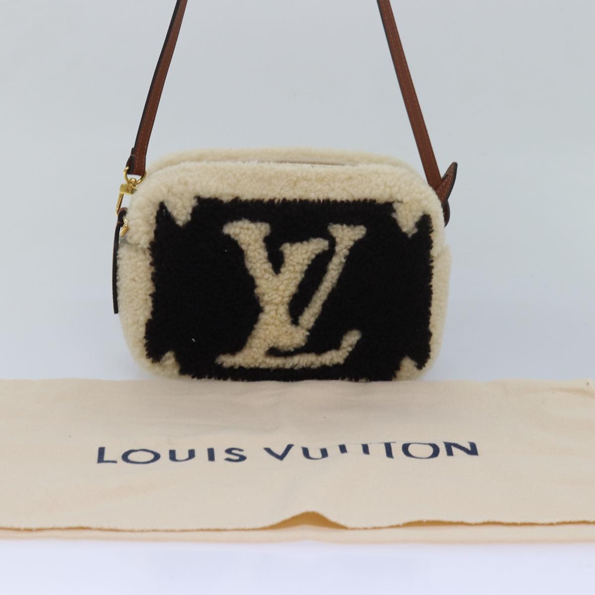LOUIS VUITTON Monogram Teddy Beach Pouch Beige Black M68599 LV Auth 84395SA