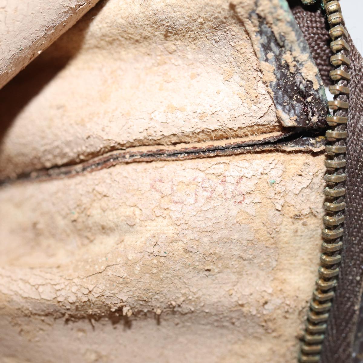 LOUIS VUITTON Monogram Poche Toilette 15 Pouch M47546 LV Auth 84988