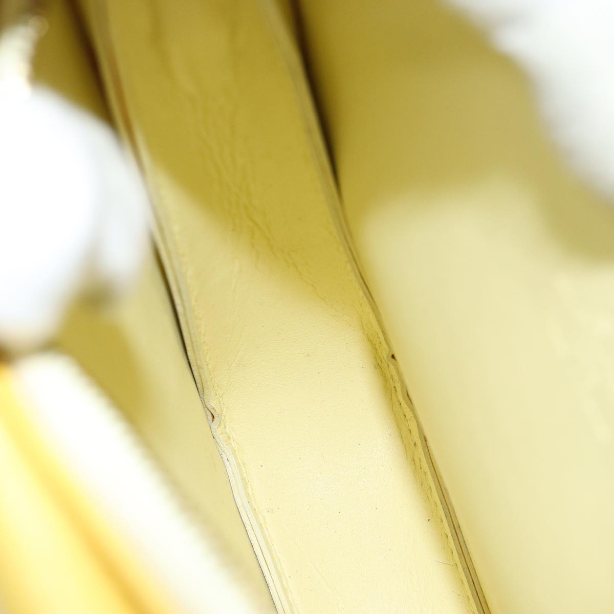 LOUIS VUITTON Monogram Vernis Motto Pouch Lime Yellow M91059 LV Auth 85955