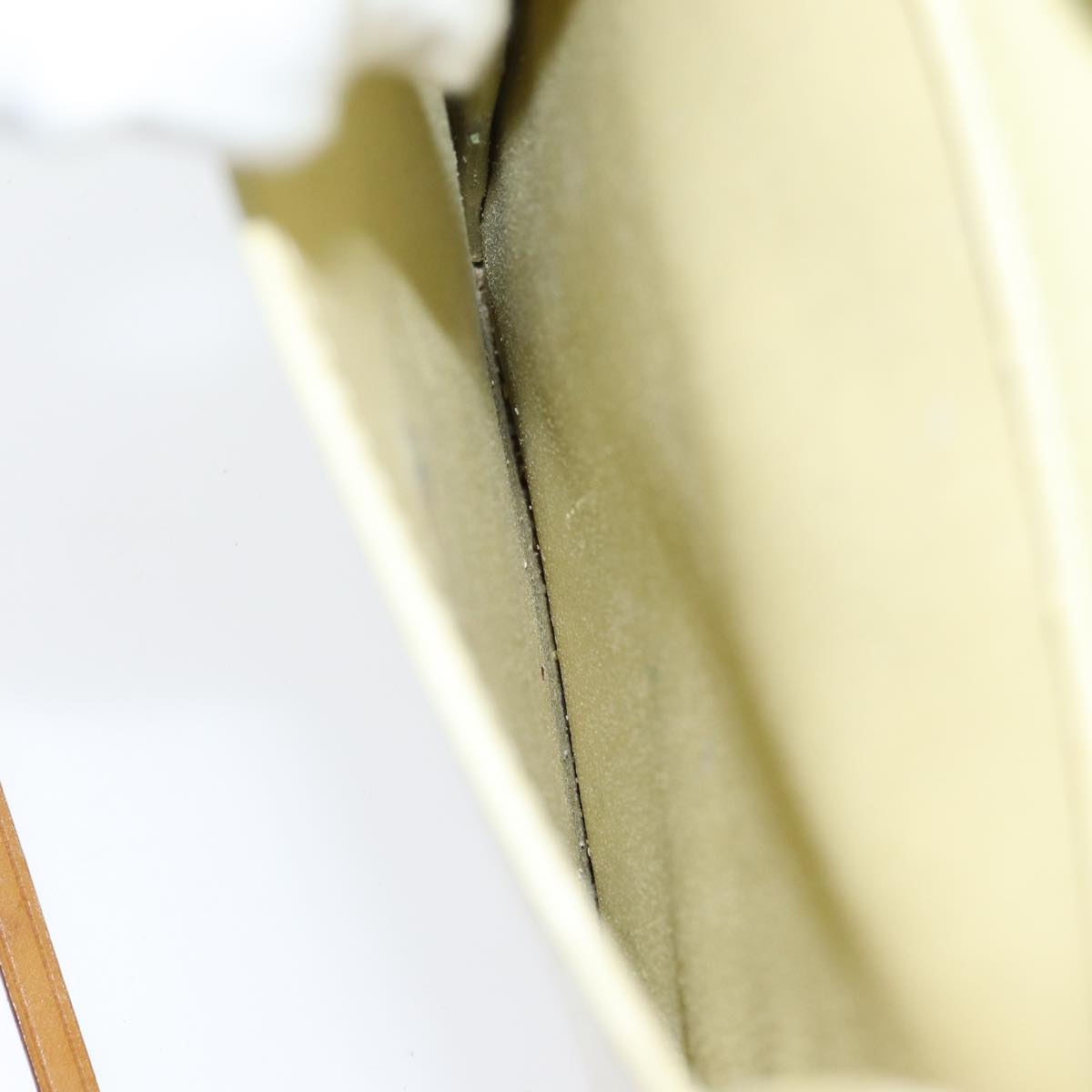 LOUIS VUITTON Monogram Vernis Motto Pouch Lime Yellow M91059 LV Auth 85955