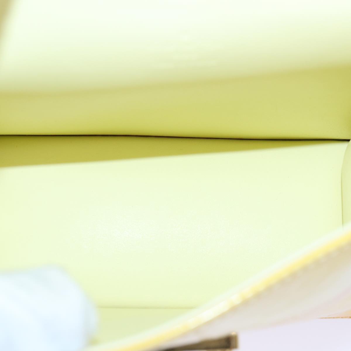 LOUIS VUITTON Monogram Vernis Spring Street Bag Lime Yellow M91068 Auth 86715