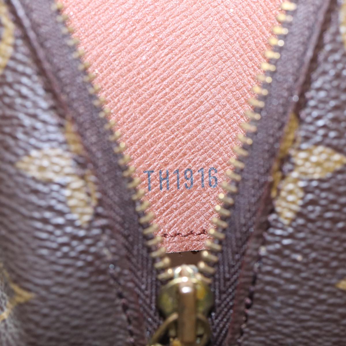 LOUIS VUITTON Monogram Trousse Demi Ronde Cosmetic Pouch M47520 LV Auth 87465