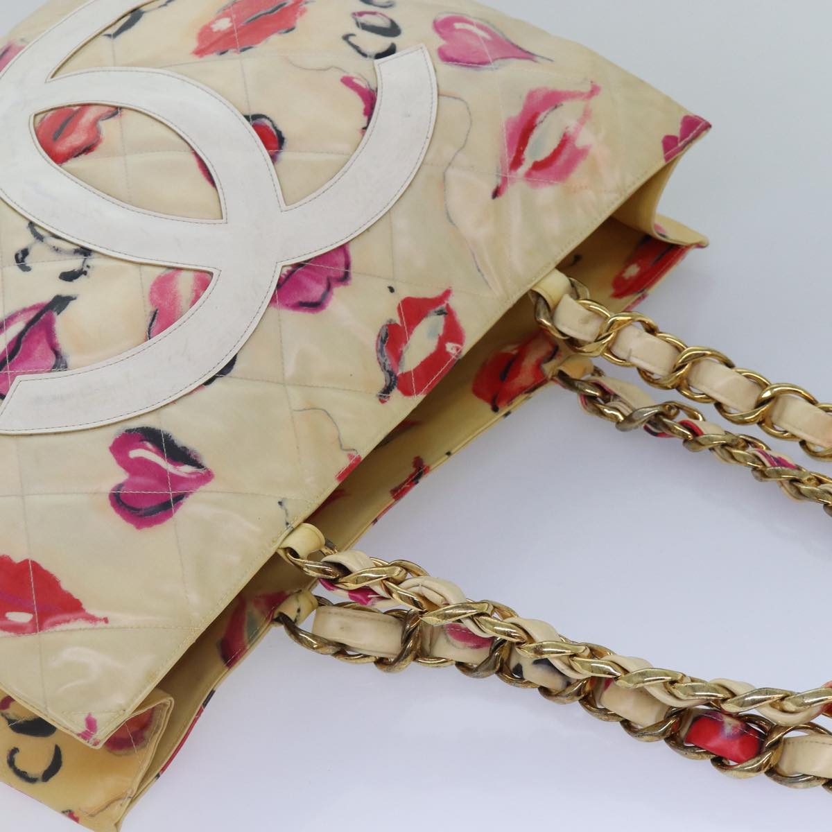 CHANEL Lip Tote Bag Enamel White Red CC Auth 87655V