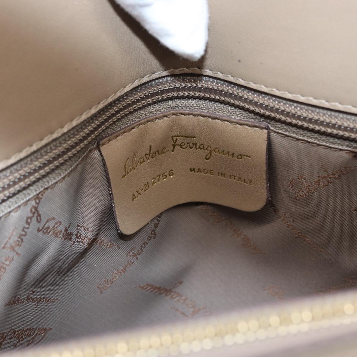 Salvatore Ferragamo Gancini Shoulder Bag Leather Beige Gold Auth 87768