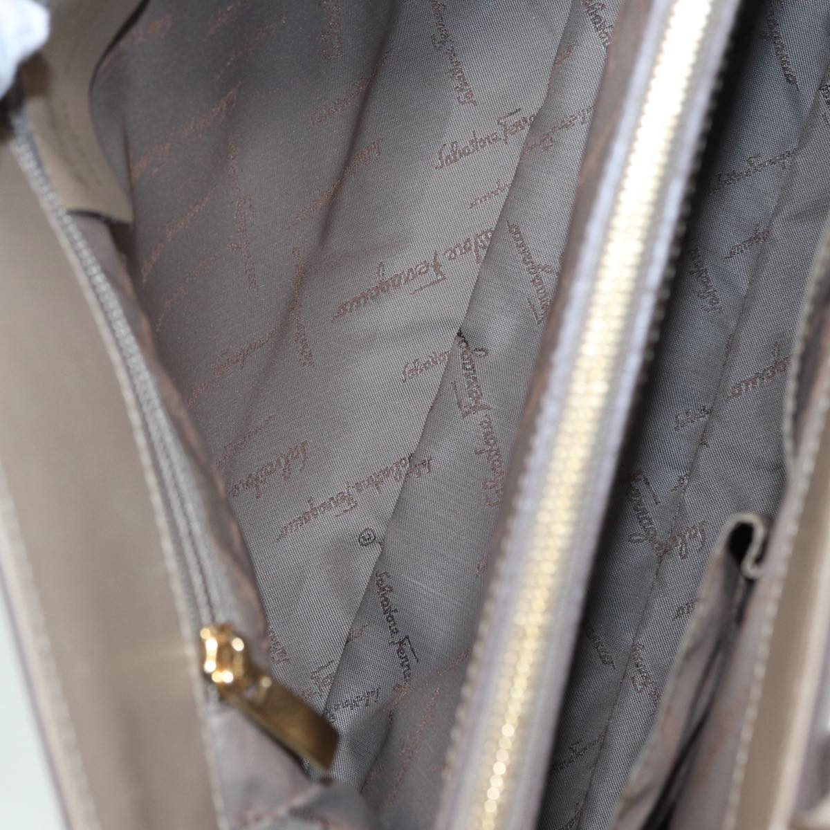 Salvatore Ferragamo Gancini Shoulder Bag Leather Beige Gold Auth 87768