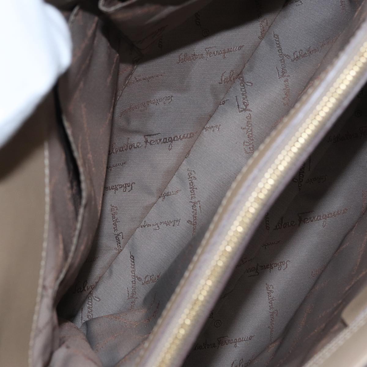 Salvatore Ferragamo Gancini Shoulder Bag Leather Beige Gold Auth 87768