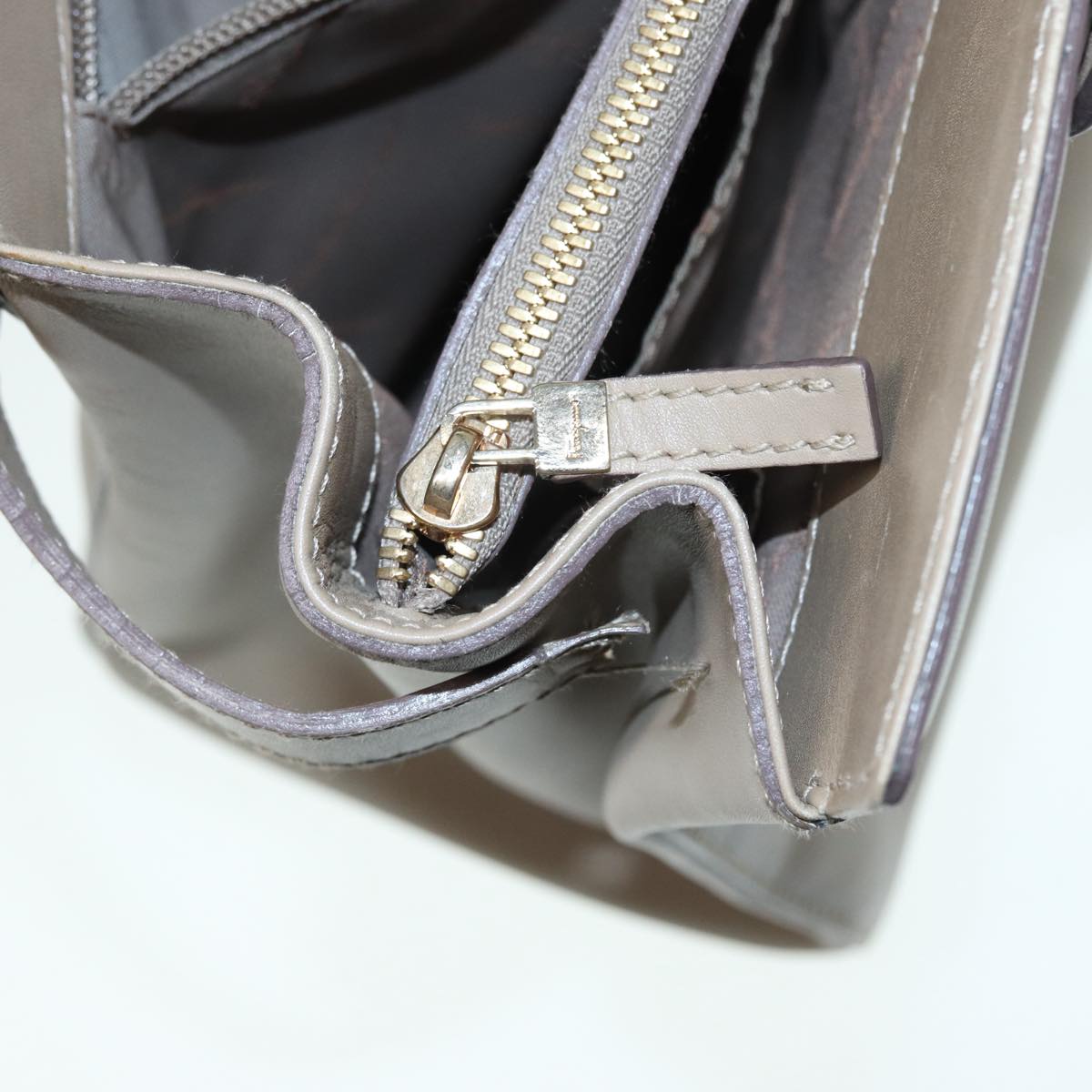 Salvatore Ferragamo Gancini Shoulder Bag Leather Beige Gold Auth 87768