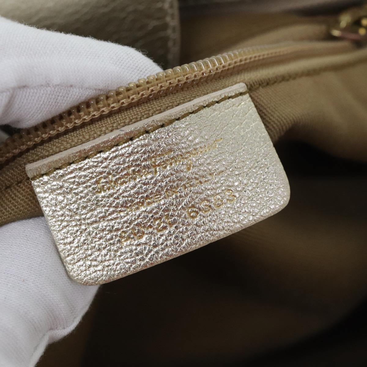 Salvatore Ferragamo Gancini Hand Bag Leather Gold Tone Gold Auth 91343V