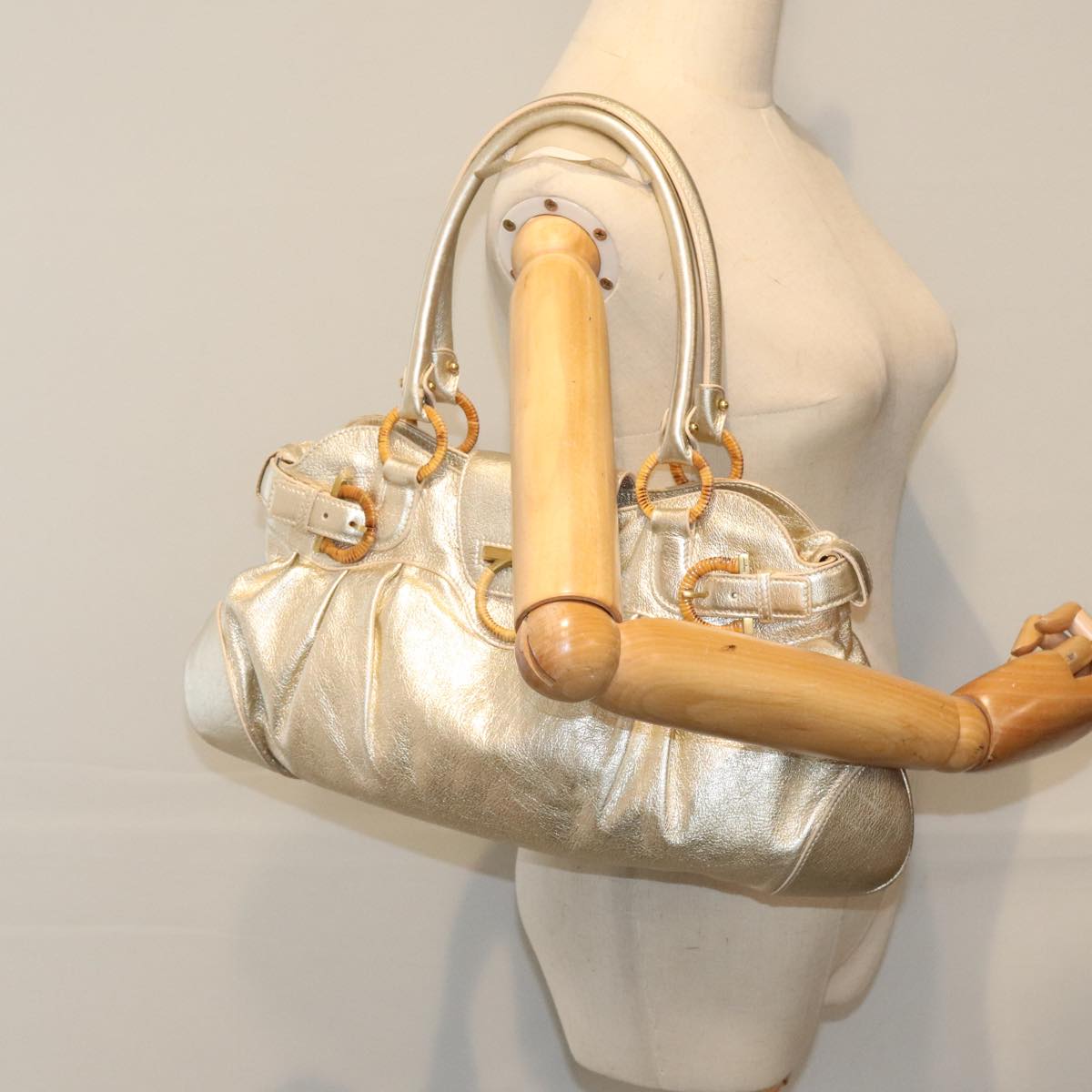 Salvatore Ferragamo Gancini Hand Bag Leather Gold Tone Gold Auth 91343V