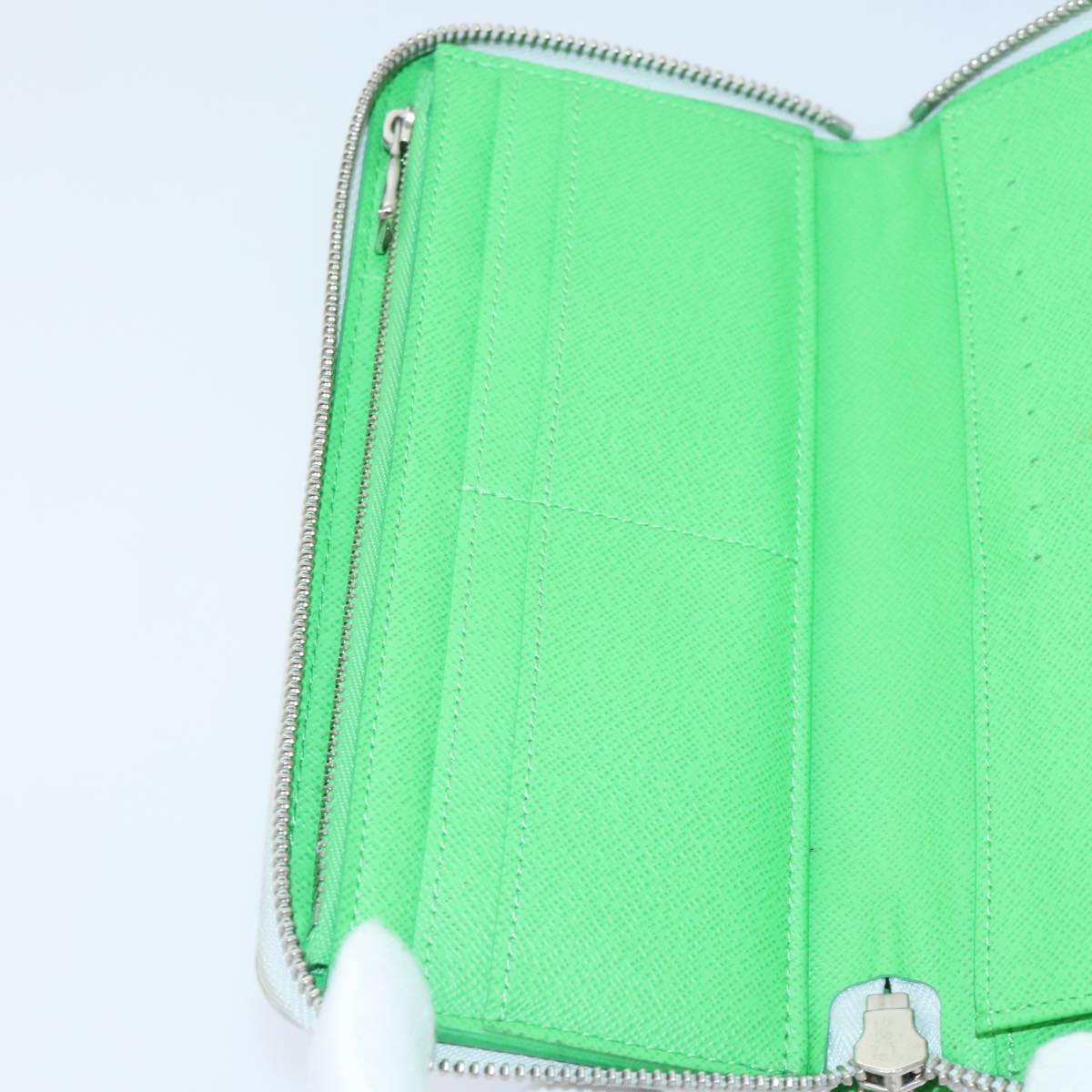 LOUIS VUITTON Monogram LV Portrait Zippy Vertical Wallet M82590 LV Auth 92757SAM