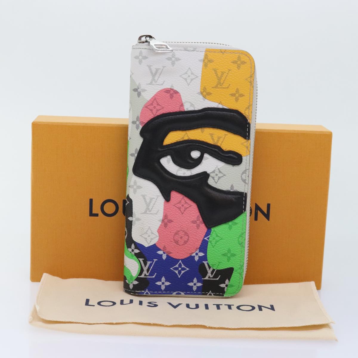 LOUIS VUITTON Monogram LV Portrait Zippy Vertical Wallet M82590 LV Auth 92757SAM