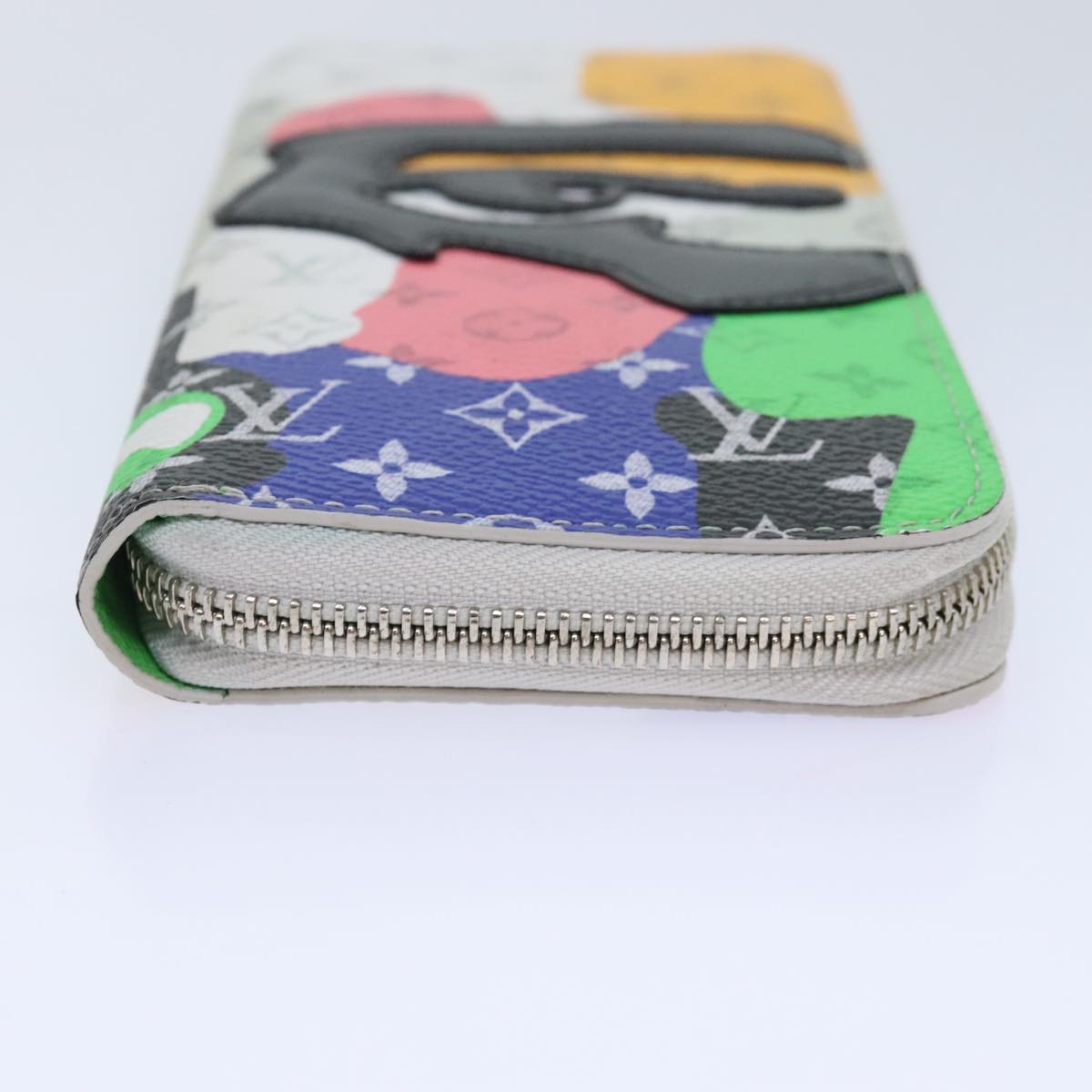 LOUIS VUITTON Monogram LV Portrait Zippy Vertical Wallet M82590 LV Auth 92757SAM