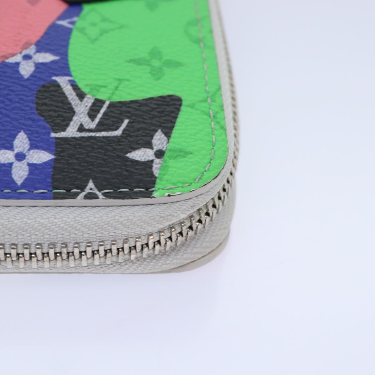 LOUIS VUITTON Monogram LV Portrait Zippy Vertical Wallet M82590 LV Auth 92757SAM