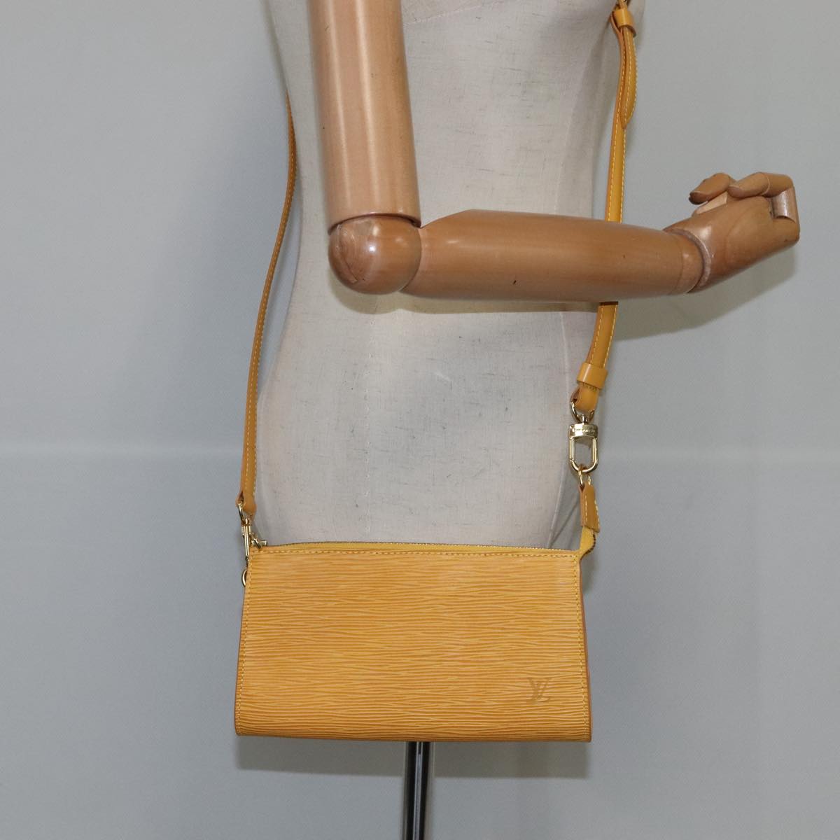 LOUIS VUITTON Epi Pochette Accessoires Pouch Yellow M52989 LV Auth 93274V