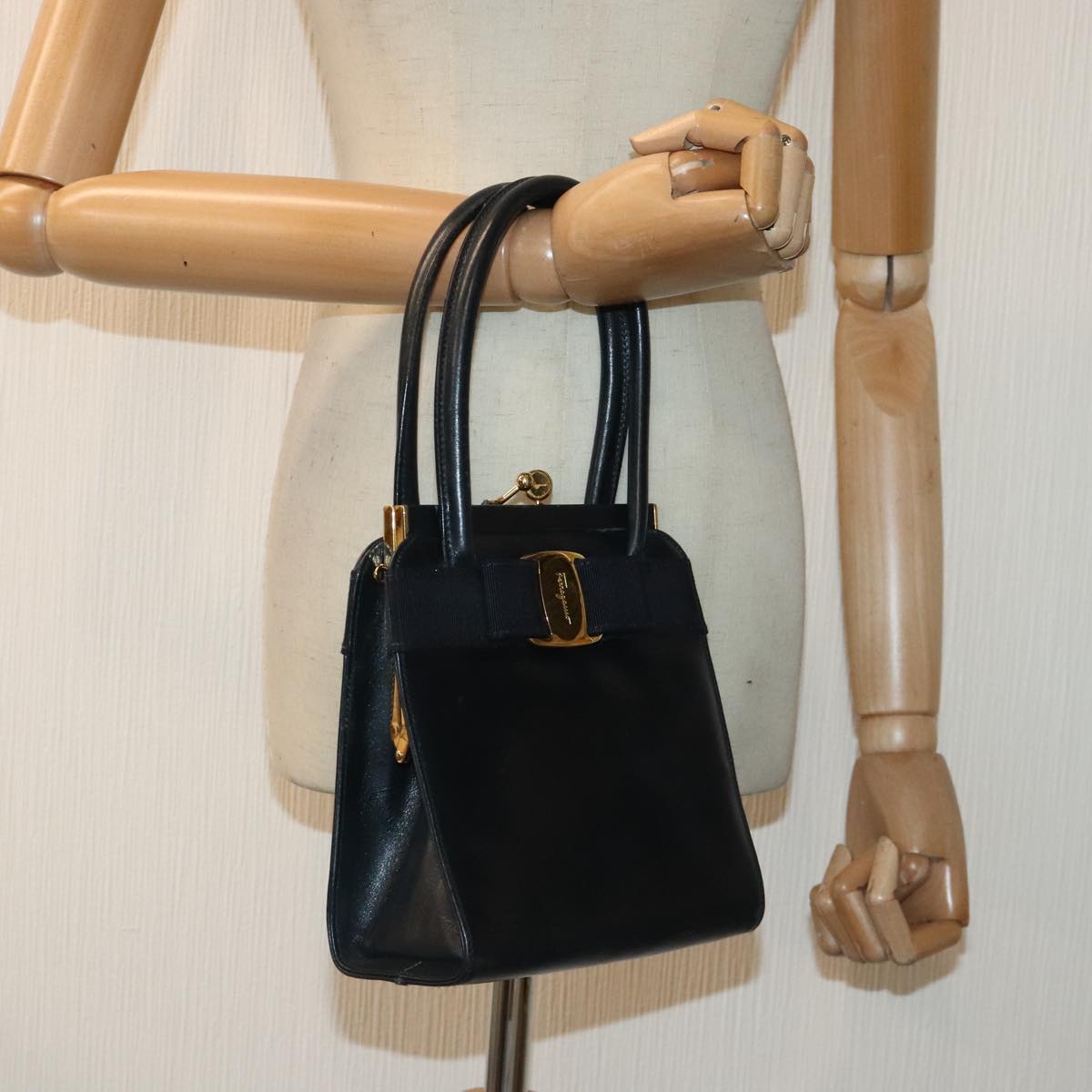 Salvatore Ferragamo Vala Hand Bag Leather Navy Gold Auth 93311