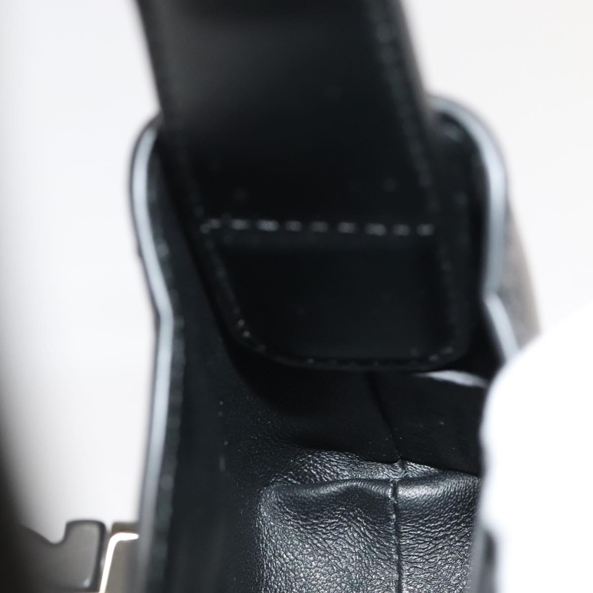 Salvatore Ferragamo Gancini Hand Bag Leather Black Auth 93834AM