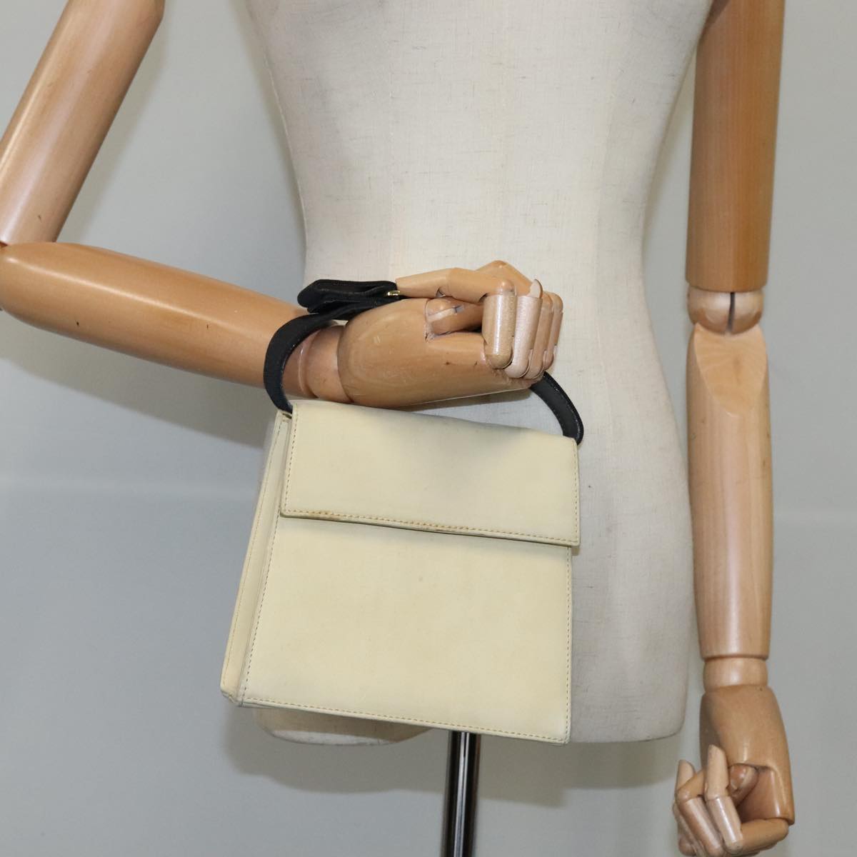 Salvatore Ferragamo Hand Bag Suede 2way Beige Auth 94147