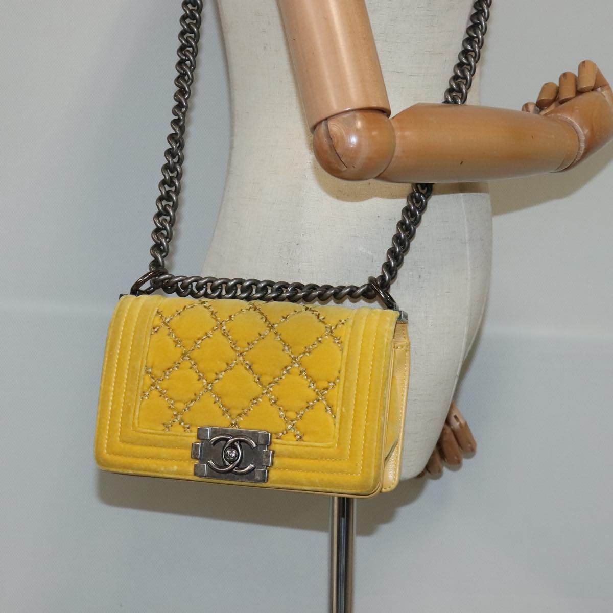 CHANEL Matelasse 20 Chain Boy Chanel Shoulder Bag Velor Yellow CC Auth 94468V