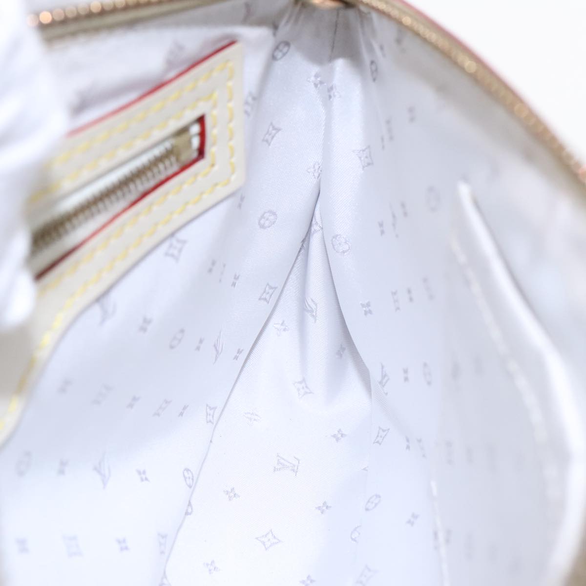 LOUIS VUITTON Suhari Lockit Clutch Bag Leather White M95629 LV Auth 94716V