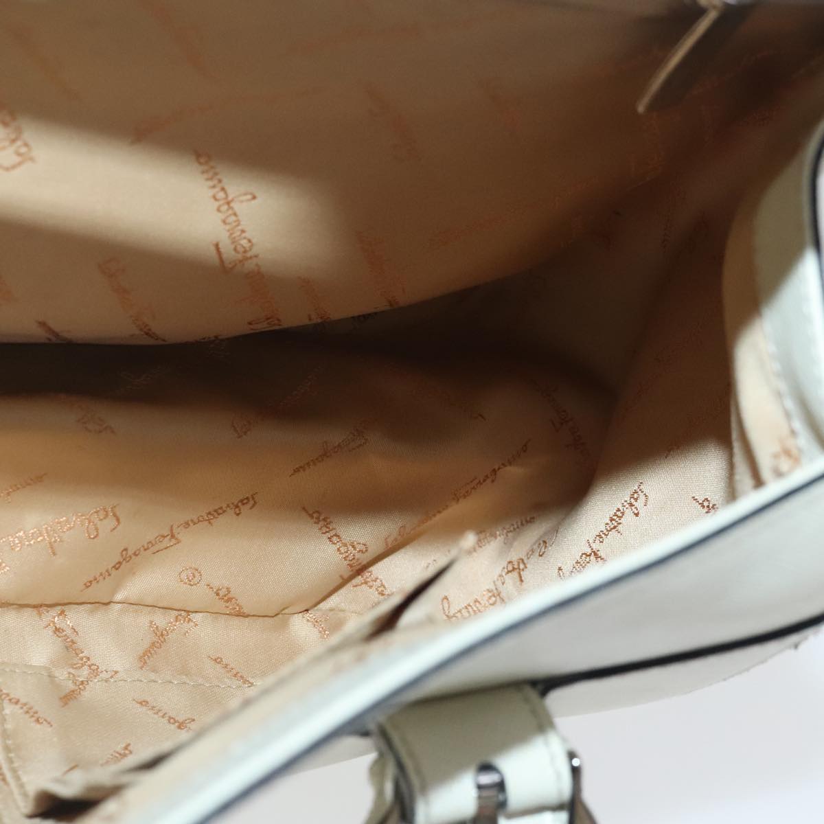 Salvatore Ferragamo Gancini Hand Bag Leather White Silver Auth 96226