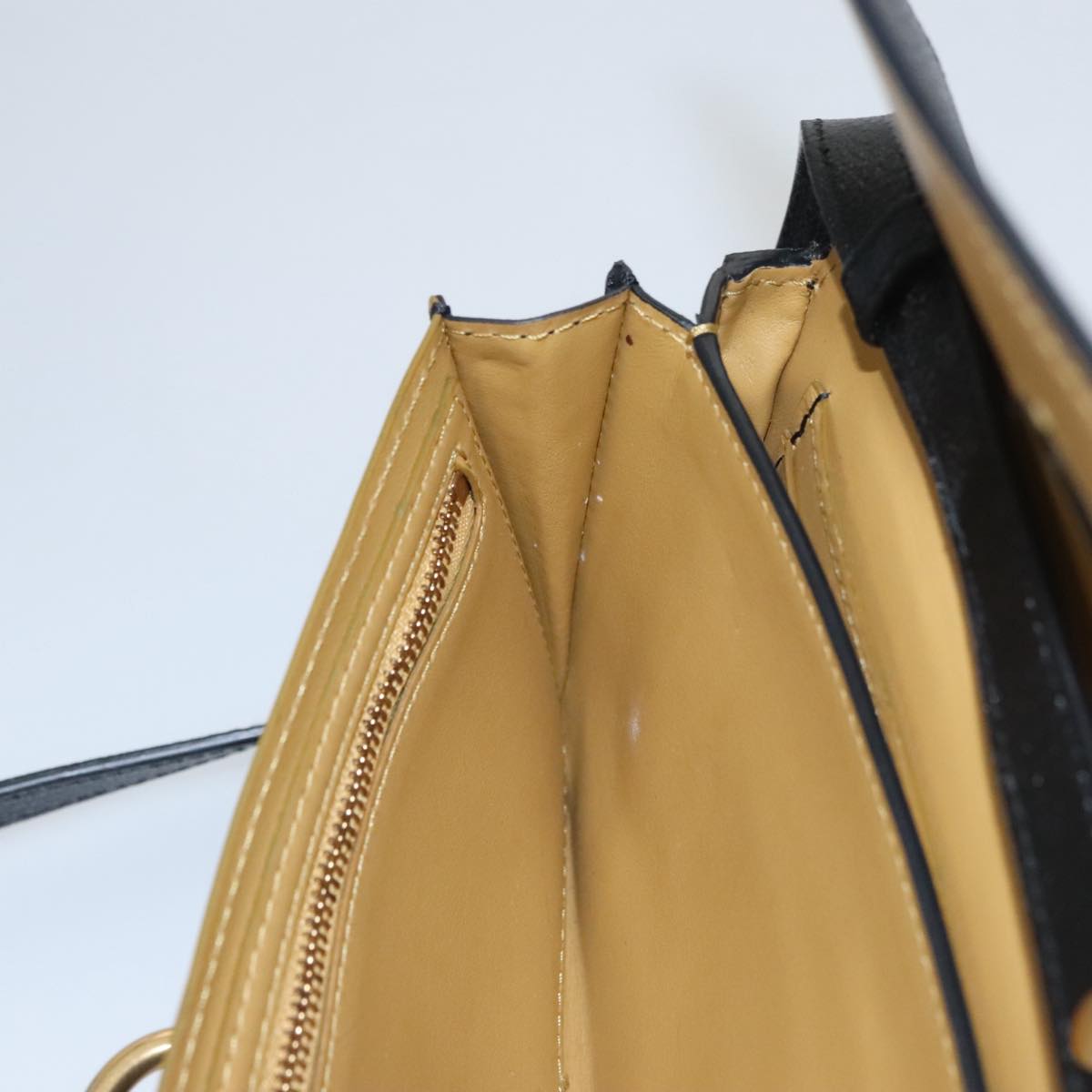 BURBERRY Shoulder Bag Leather Black Auth 97782