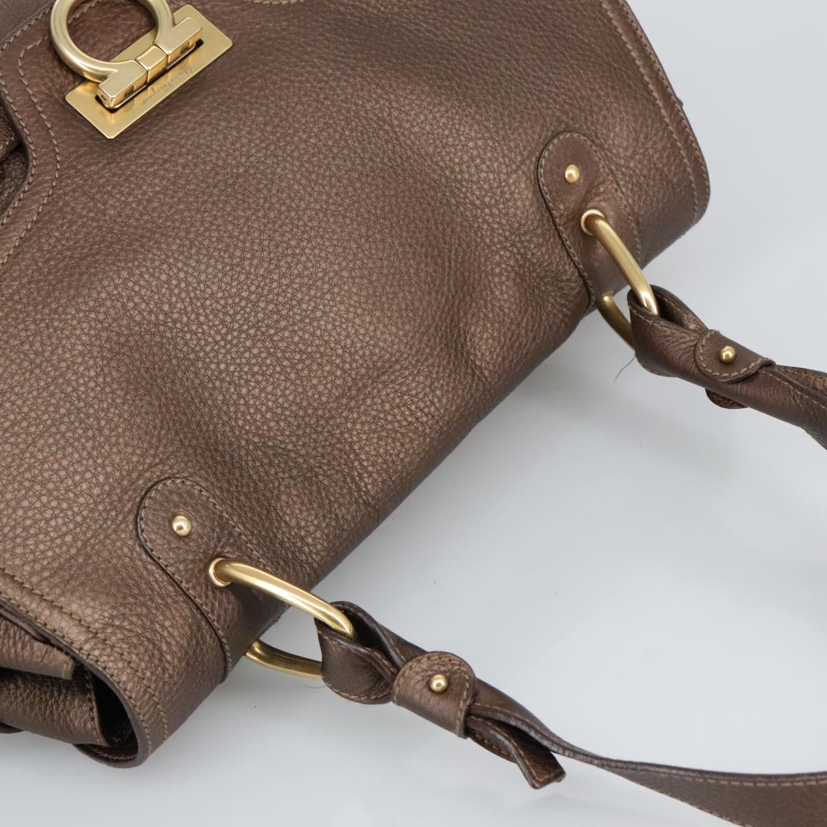 Salvatore Ferragamo Gancini Shoulder Bag Leather Brown Gold Auth 98117A