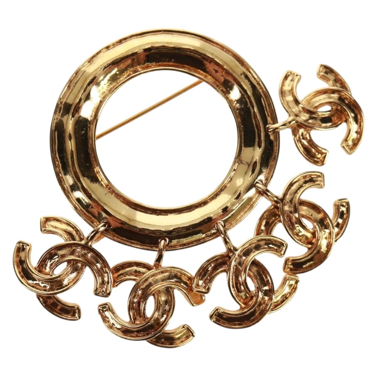 CHANEL CC5 Circle Brooch metal Gold CC Auth am10571V