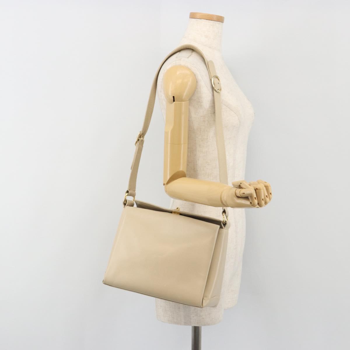 GUCCI Old Turn Lock Shoulder Bag Leather Beige Gold Tone Auth am12298A
