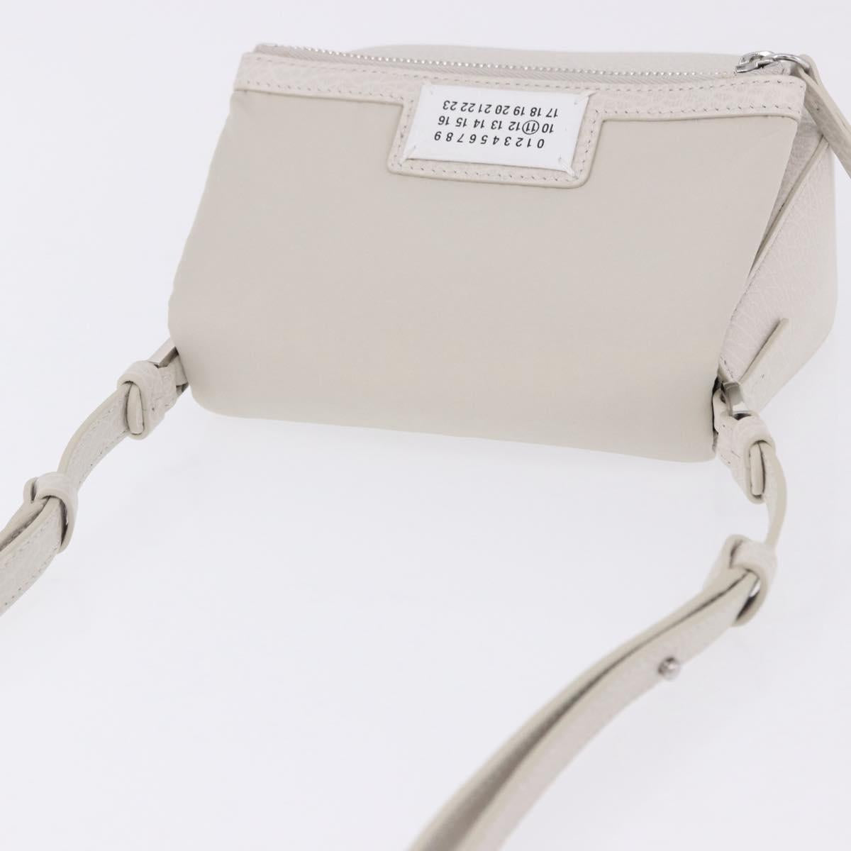 Maison Margiela Shoulder Bag Leather White Silver Auth am12334M