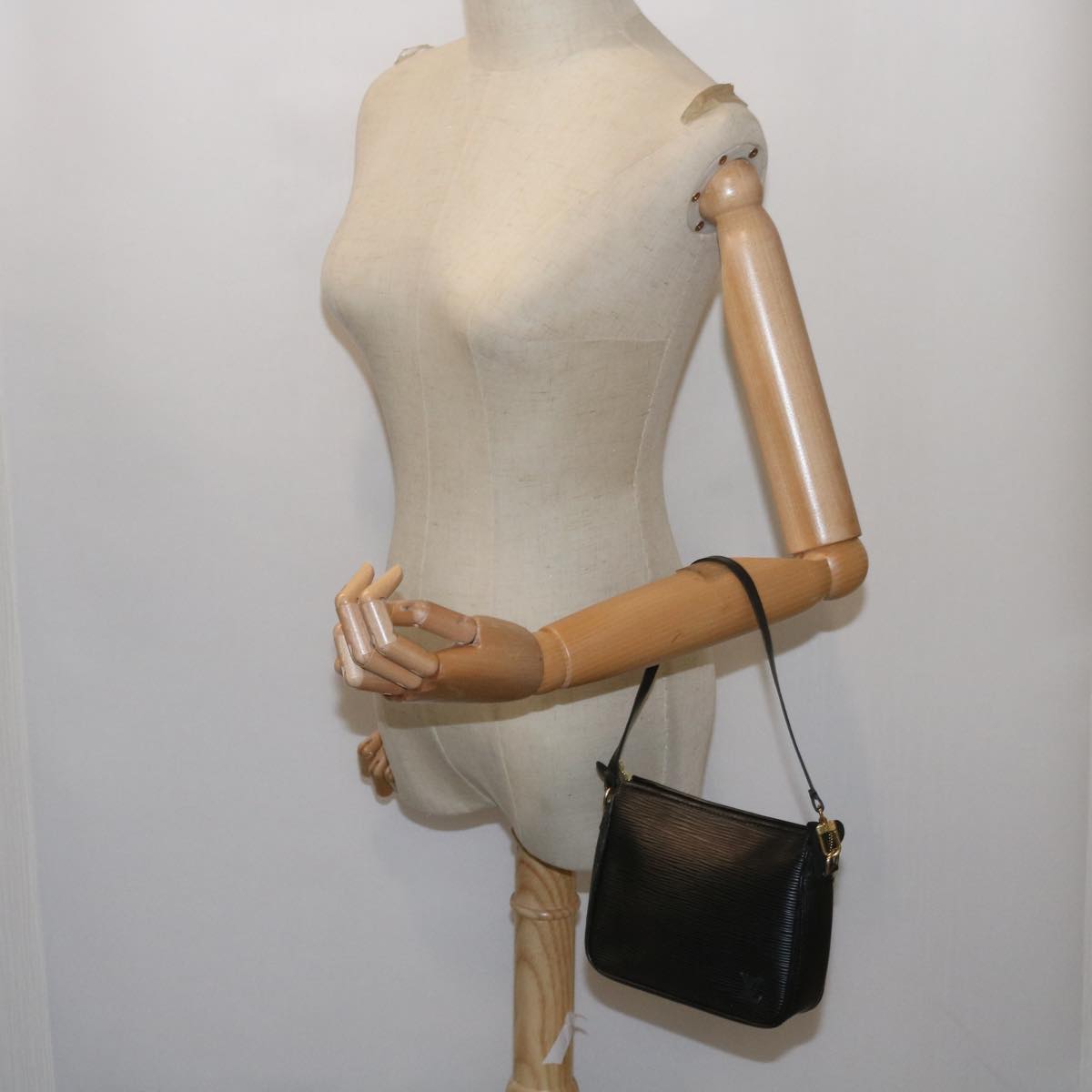 LOUIS VUITTON Epi Trousse Makeup Pouch SPO Black LV Auth am5671SAV