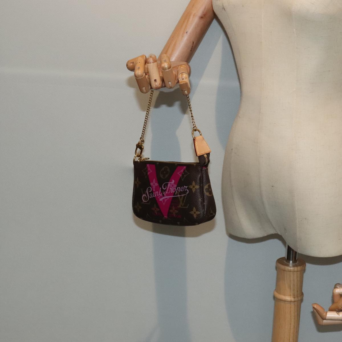 LOUIS VUITTON Monogram V line Mini Pochette Accessoires Pouch Pink Auth am6931SAV