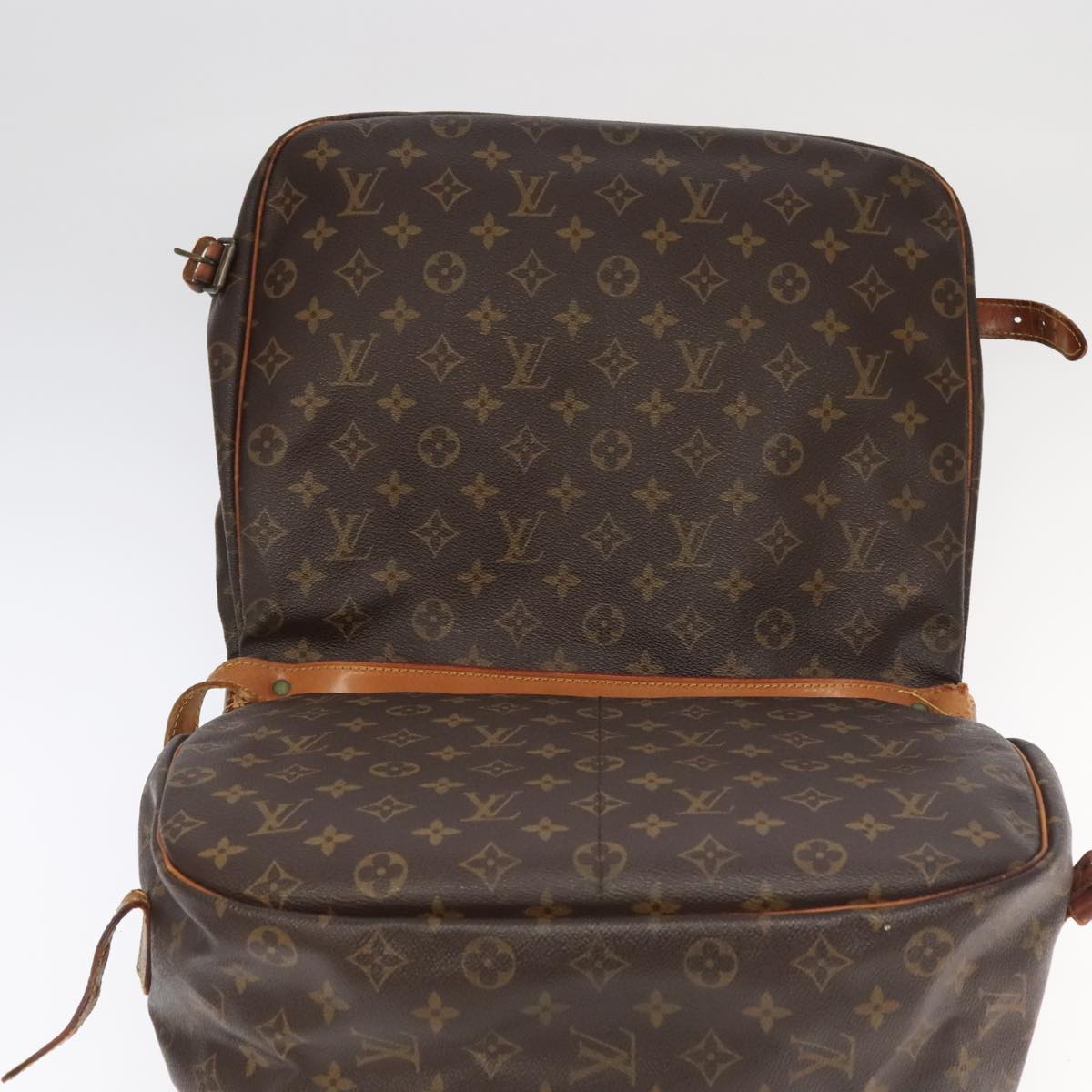 LOUIS VUITTON Monogram Saumur 35 Shoulder Bag M42254 LV Auth am7208