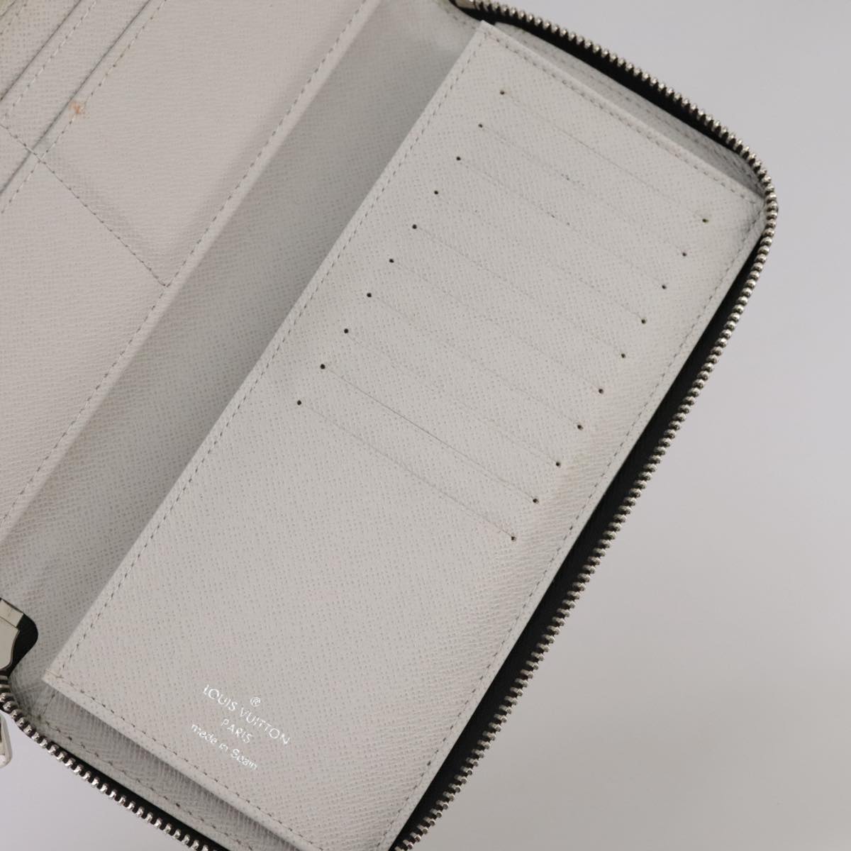 LOUIS VUITTON Taigalama Zippy Wallet Vertical Wallet White M30446 LV Auth am7452