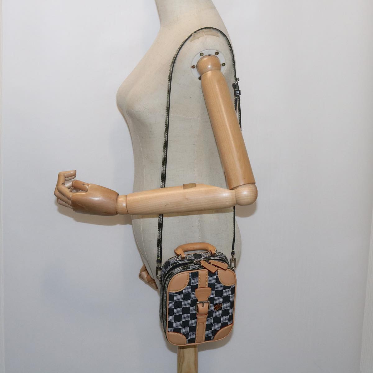 LOUIS VUITTON Damier Versette Vertical Hand Bag White Black N60273 Auth ar11067S
