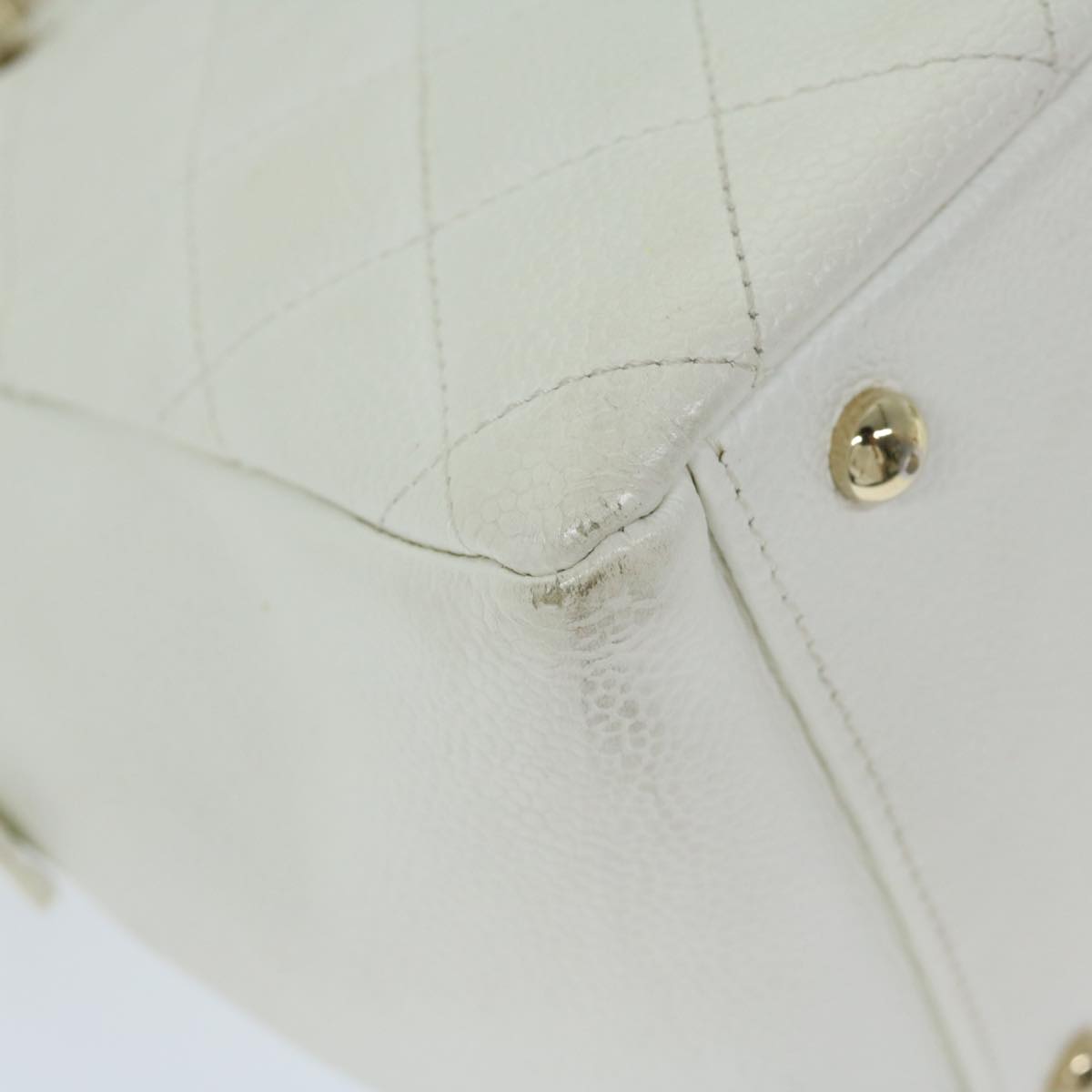 CHANEL Matelasse Chain Shoulder Bag Caviar Skin White CC Auth ar11502