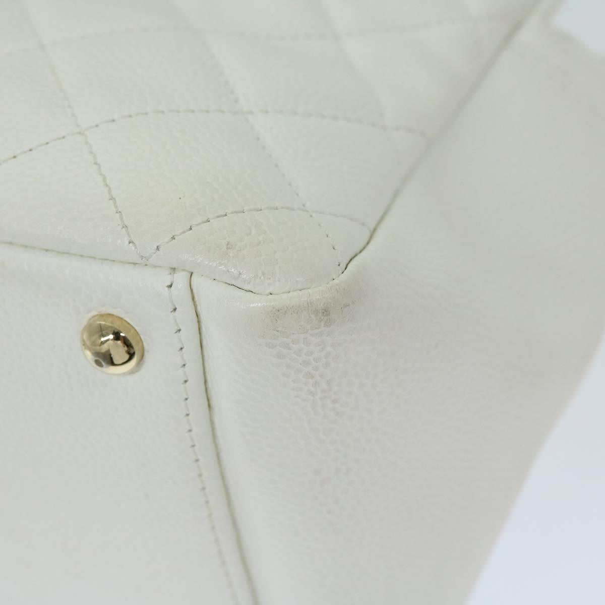 CHANEL Matelasse Chain Shoulder Bag Caviar Skin White CC Auth ar11502
