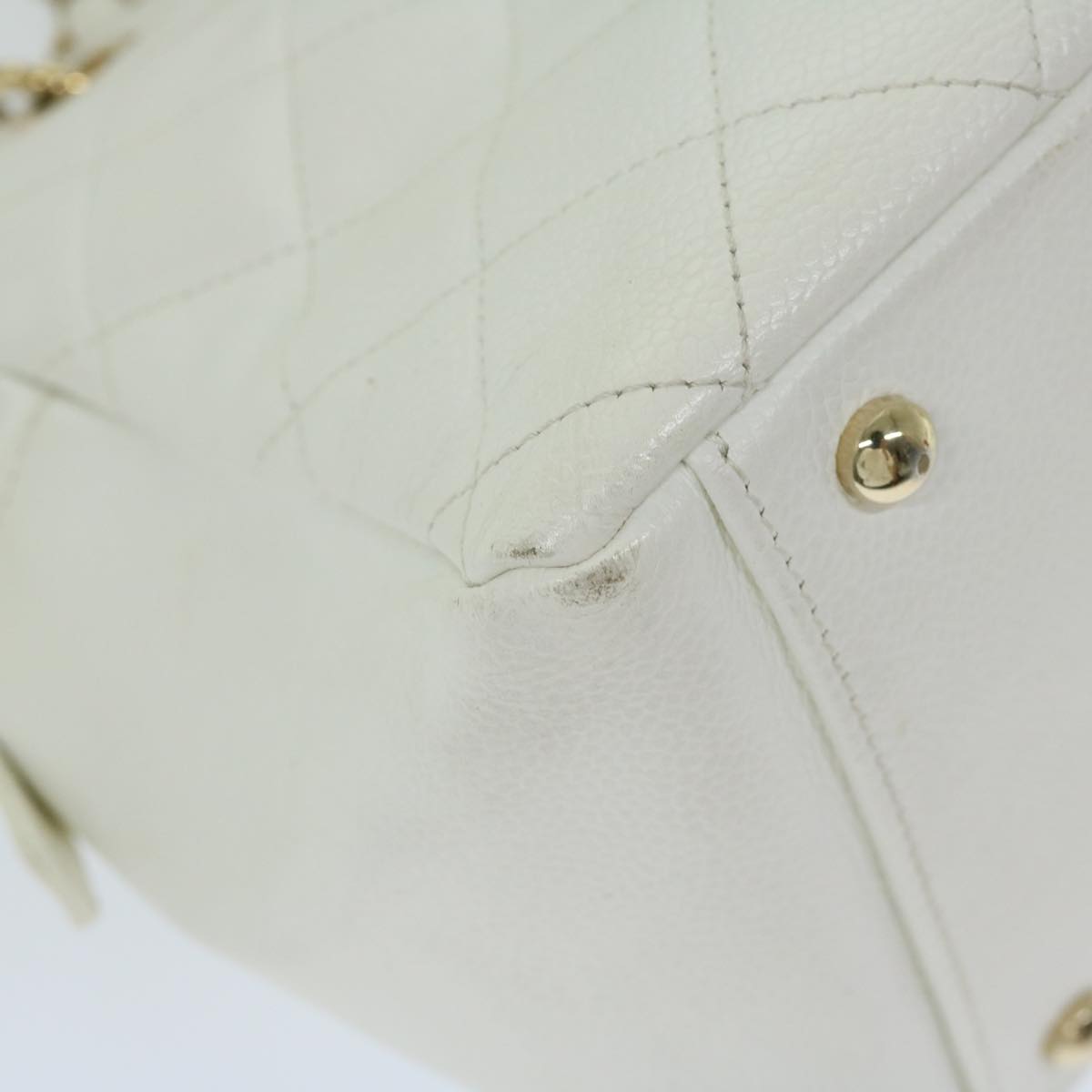 CHANEL Matelasse Chain Shoulder Bag Caviar Skin White CC Auth ar11502