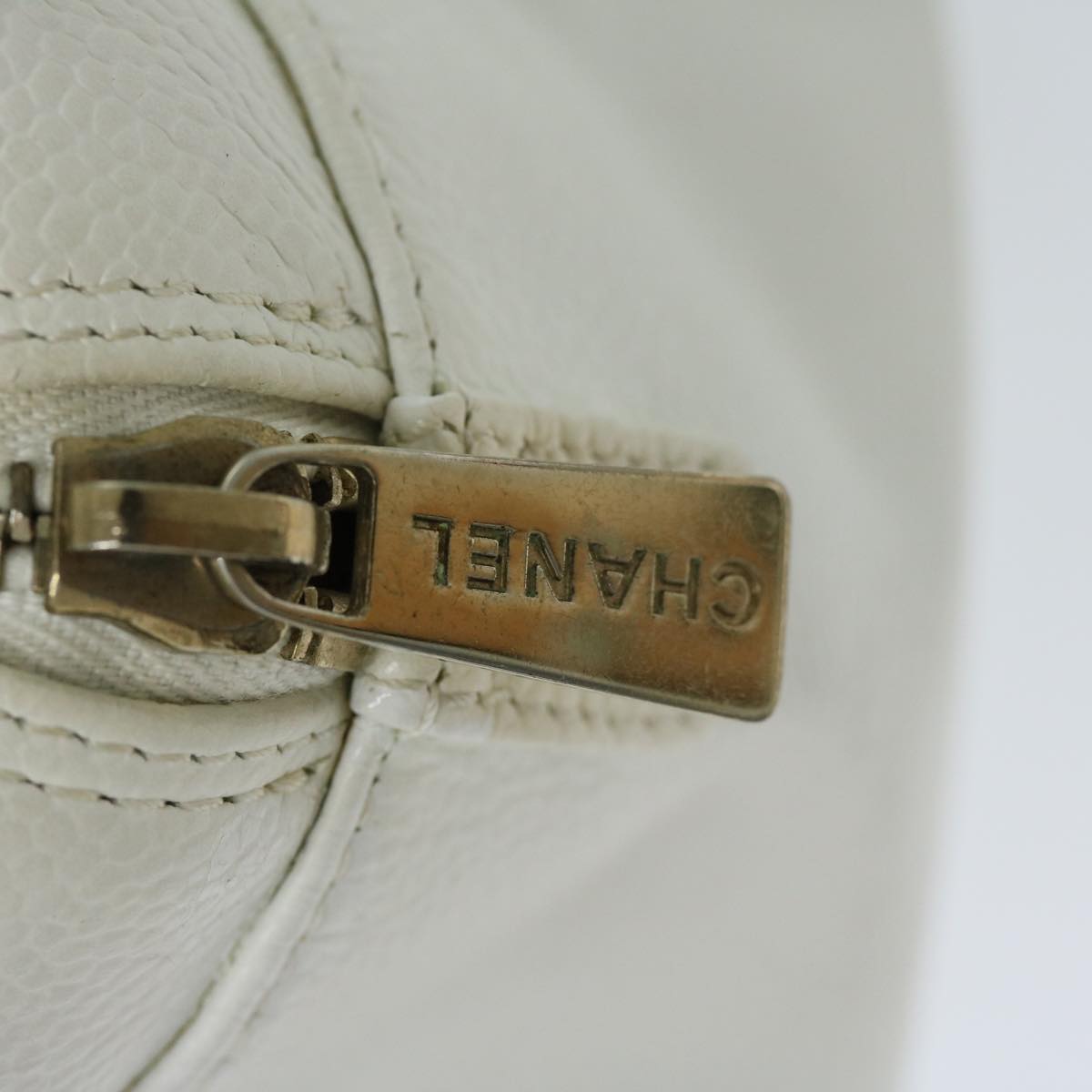 CHANEL Matelasse Chain Shoulder Bag Caviar Skin White CC Auth ar11502
