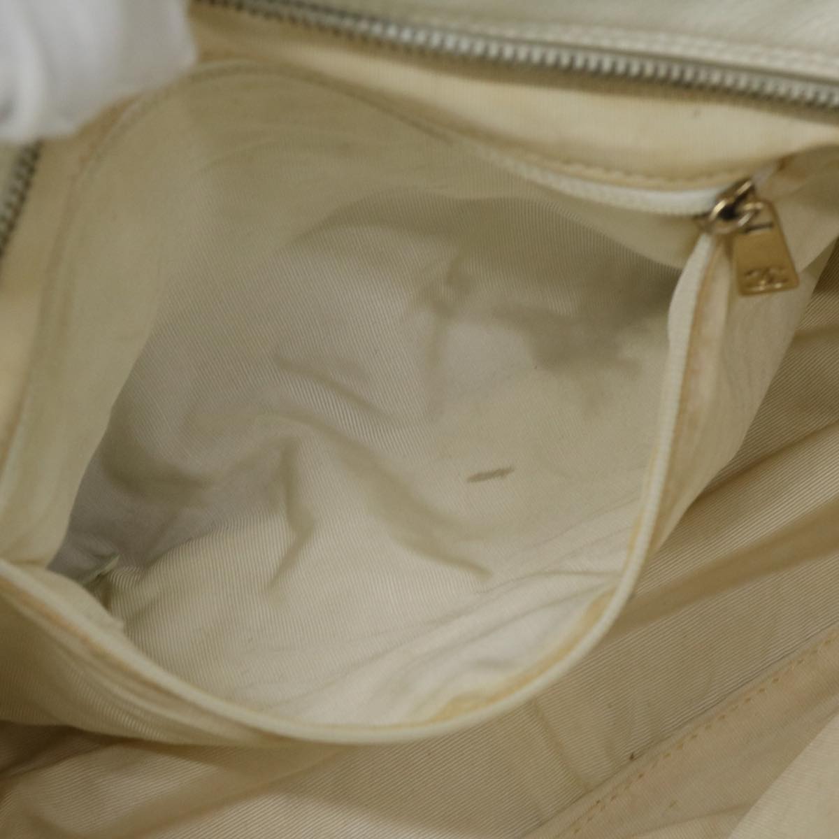 CHANEL Matelasse Chain Shoulder Bag Caviar Skin White CC Auth ar11502