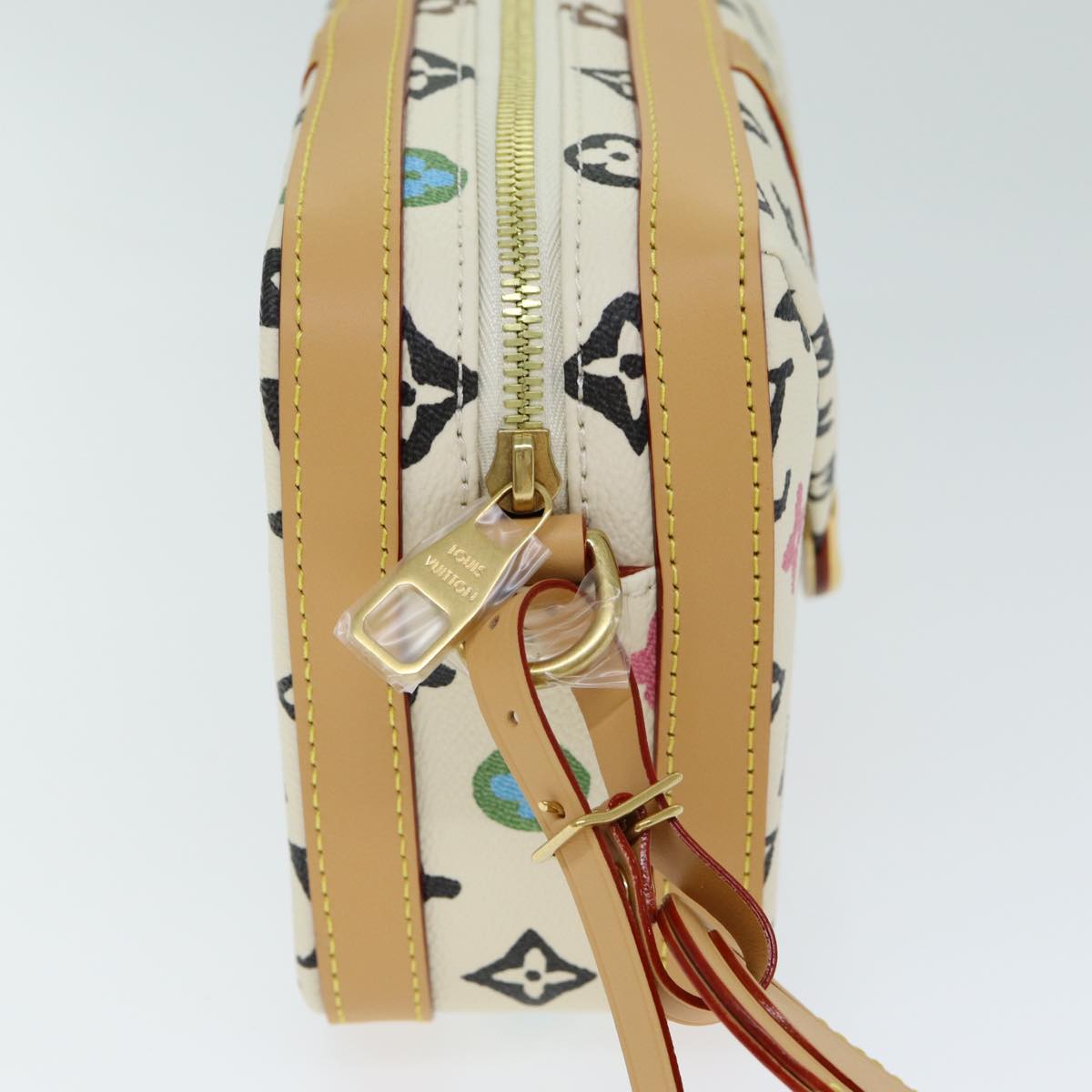 LOUIS VUITTON Craggy Envelope Messenger Isetan Open Only M25408 LV Auth ar12009SM