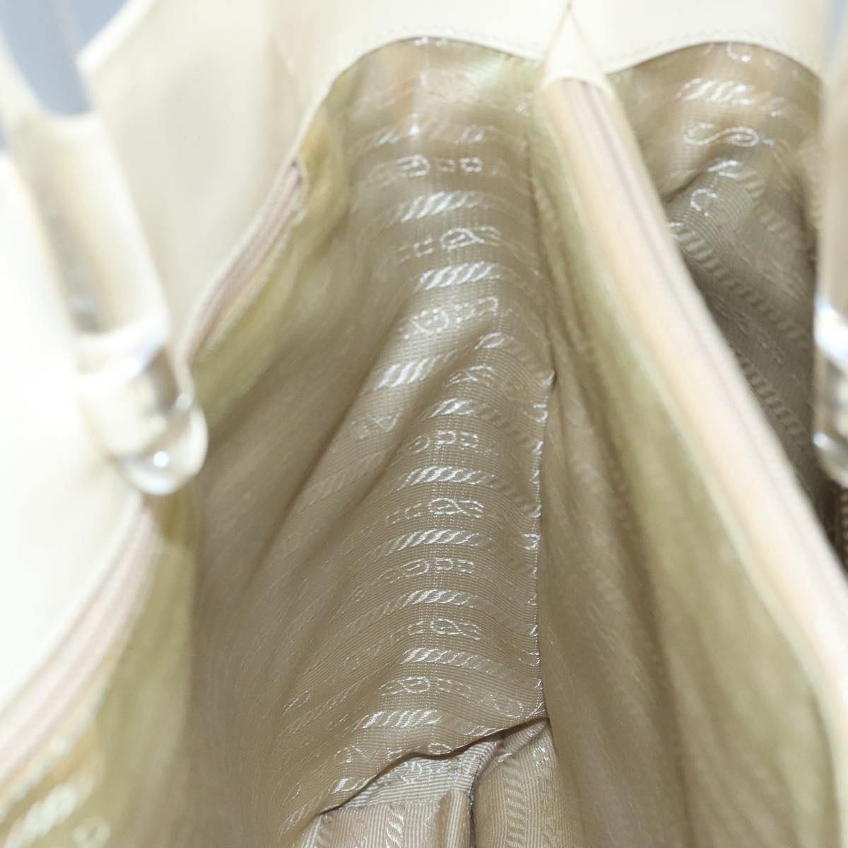 PRADA Hand Bag Patent leather Beige Auth ar13198