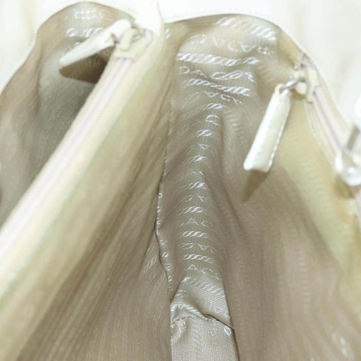 PRADA Hand Bag Patent leather Beige Auth ar13198