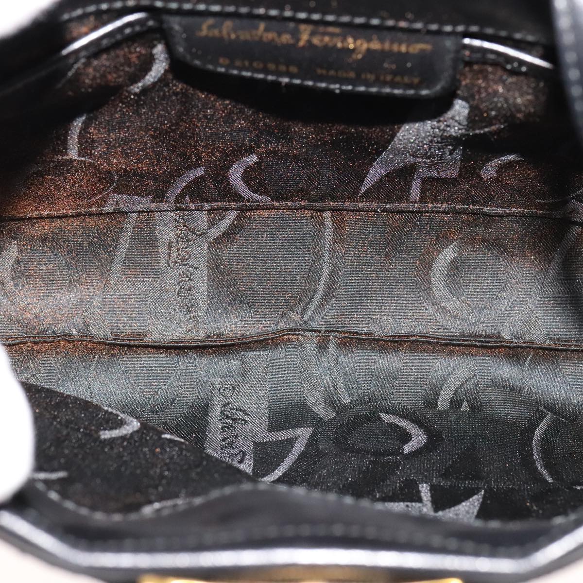 Salvatore Ferragamo Vala Shoulder Bag Leather Black Gold Auth ar13206
