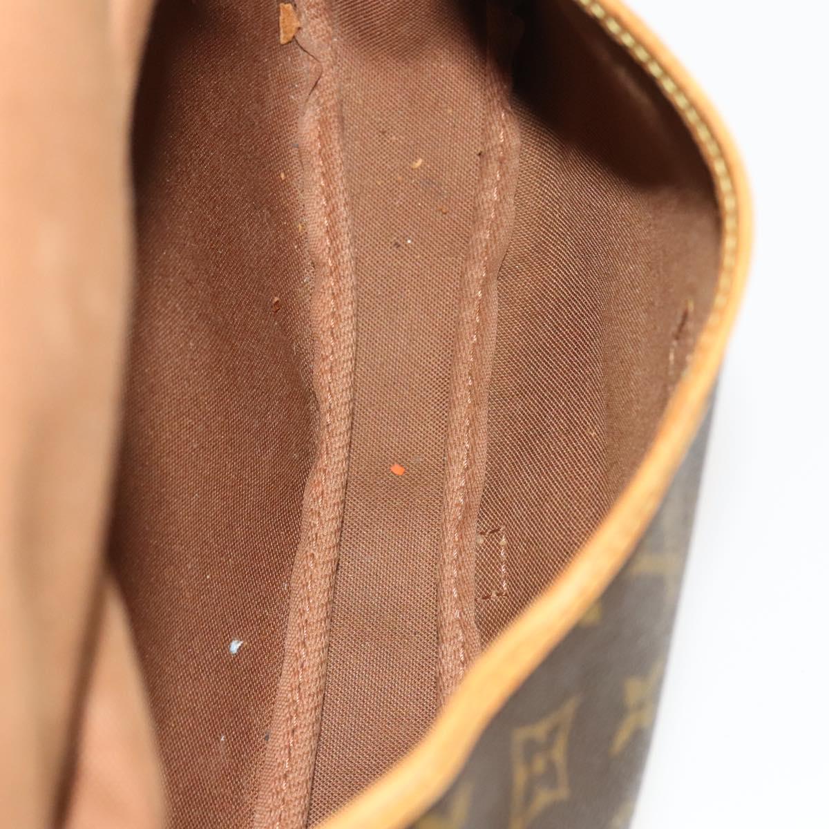 LOUIS VUITTON Monogram Saumur 30 Shoulder Bag M42256 LV Auth ar13526