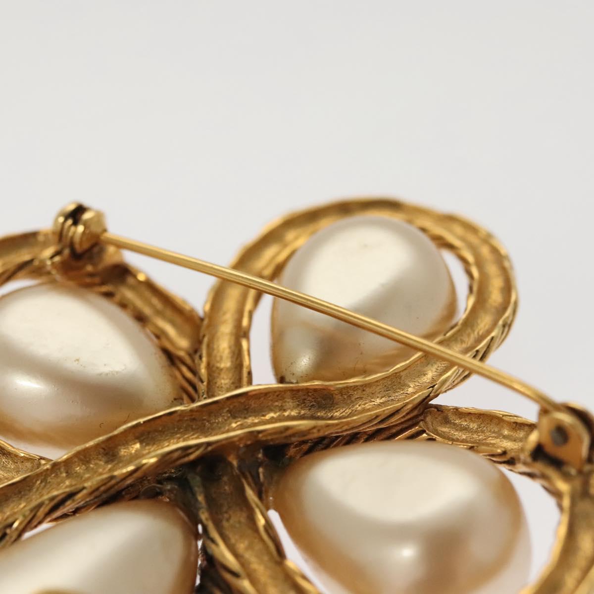 CHANEL Brooch metal Gold CC Auth ar13554