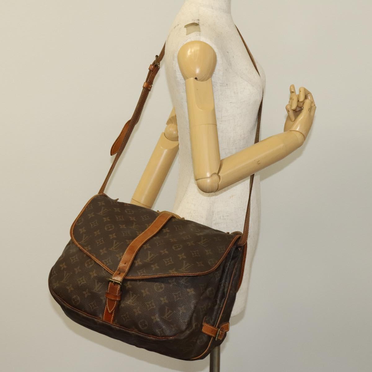 LOUIS VUITTON Monogram Saumur 35 Shoulder Bag M42254 LV Auth ar13595