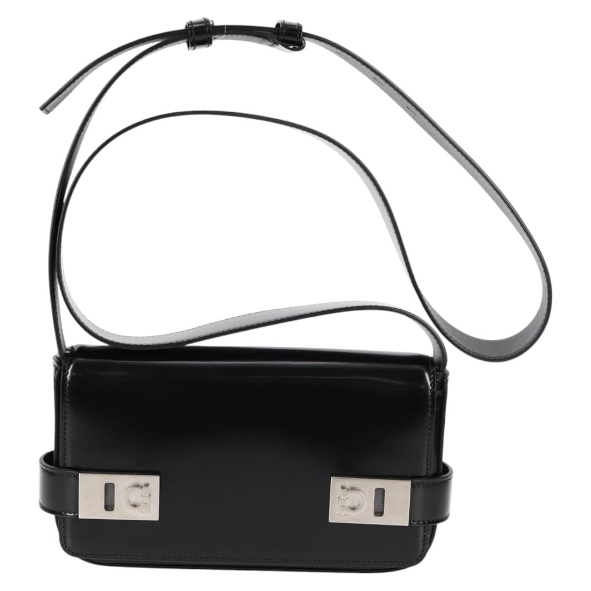 Salvatore Ferragamo Gancini Shoulder Bag Patent leather Black Auth ar13607A