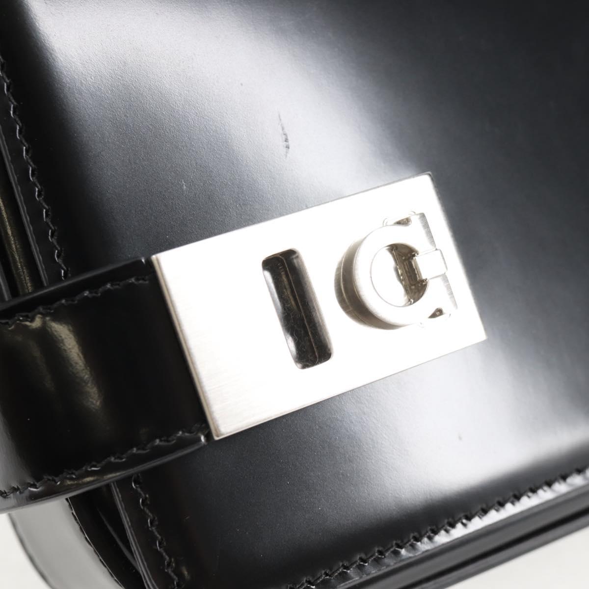 Salvatore Ferragamo Gancini Shoulder Bag Patent leather Black Auth ar13607V