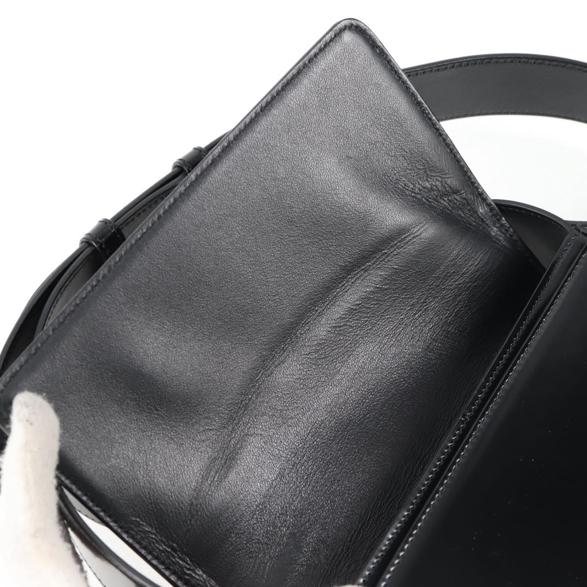 Salvatore Ferragamo Gancini Shoulder Bag Patent leather Black Auth ar13607V